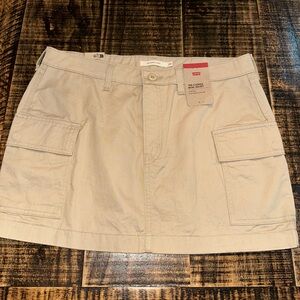 NWT 94’ Cargo Mini Skirt size 30 Levi’s